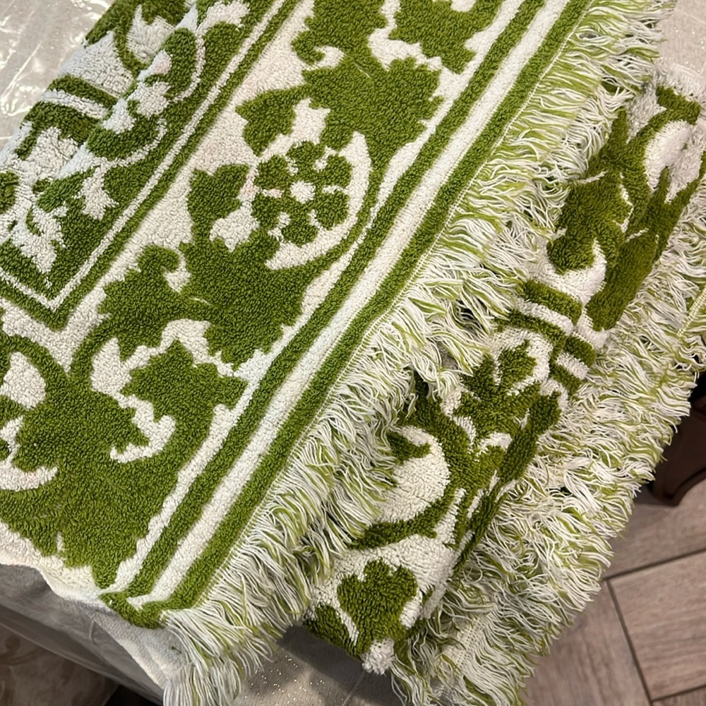 Set of 3 vintage avocado green bath towels